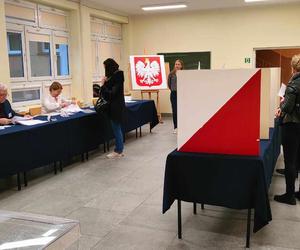 Wybory samorządowe 2024 w Bełchatowie. Mieszkańcy miasta głosują w drugiej turze. Zobacz zdjęcia