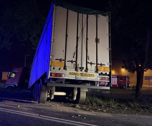 Toyota wjechała pod ciężarówkę. Dramatyczny wypadek pod Legionowem