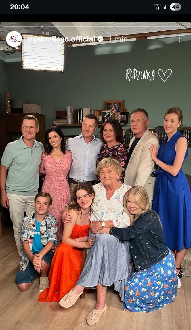 M jak miłość. Piotrek (Marcin Mroczek),Kinga (Katarzyna Cichopek),Paweł (Rafał Mroczek),Franka (Dominika Kachlik),Marysia (Małgorzata Pieńkowska),Artur (Robert Moskwa), Natalka (Dominika Suchecka),Barbara (Teresa Lipowska)