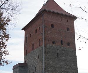 Wieża zamku w Melsztynie została odbudowana. Tak wygląda w całej okazałości!