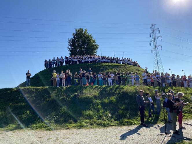 Niemal 600 osób zaśpiewało hymn Łodzi. To wyjątkowe wydarzenie na urodziny miasta