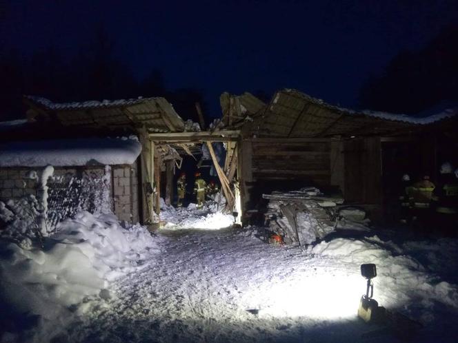Katastrofa budowlana na Podlasiu. Dach zawalił się pod naporem śniegu [ZDJĘCIA]