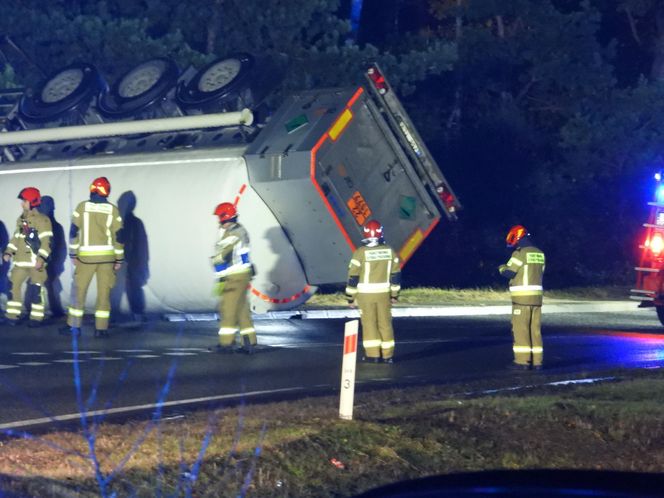 Przewalona cysterna z azotem w Skuszewie.