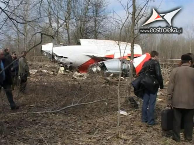 Makabryczne zdjęcia ze Smoleńska - ciała i resztki samlotu - 18+