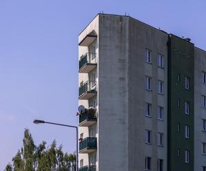 Oto najwęższy blok w Warszawie - zdjęcia budynku z Odkrytej 55C