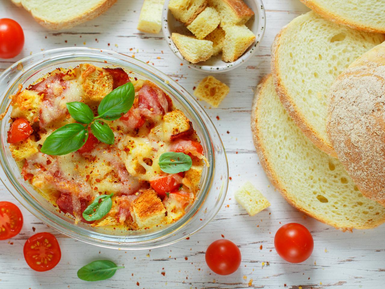 Czerstwy chleb zapiekaj tylko w ten sposób! Będzie przepyszny! 