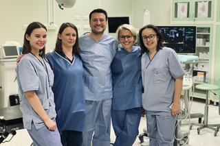 Pionierski zabieg w Szpitalu Bielańskim. Pobrali krew od jednego dziecka i podali ją drugiemu. Wszystko w łonie matki!