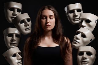 Piekło życia z narcyzem. Jak uwolnić się z toksycznej relacji?