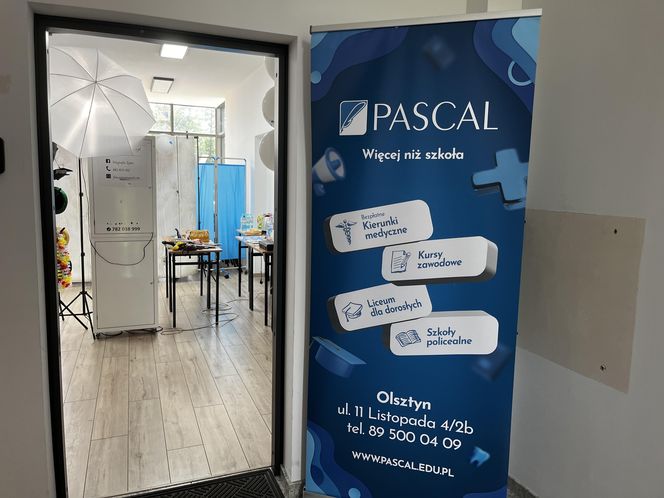 Wakacyjny patrol Eska Summer City w olsztyńskim oddziale Szkoły Policealnej Pascal