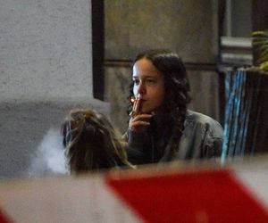 Monika Brodka winko papierosek i taksówka