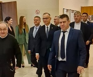 Piękne studentki o. Rydzyka przyćmiły byłego prezydenta Andrzeja Dudę