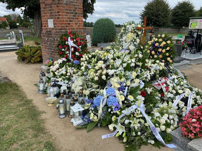 Przejmujący widok na grobie Jakuba Pracharczyka. 20-latek zginął w katastrofie awionetki