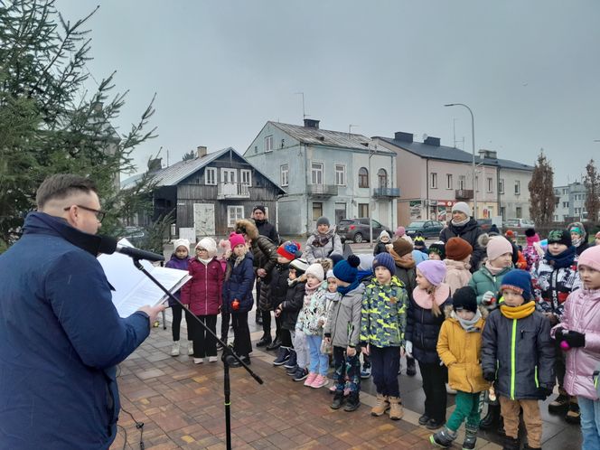 Na rynku w Mordach stanęła choinka