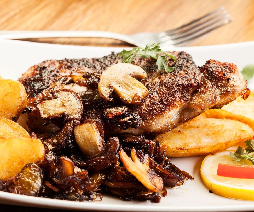 Bryzol ze schabu - przepis na kultowy kotlet, który znowu jest w modzie!