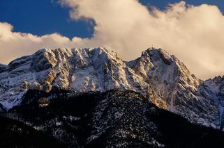 Śmiertelny wypadek w Tatrach! Turysta runął w przepaść z Zawratowej Turni