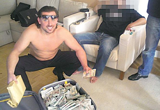 Agent Tomek ma pół miliona długu