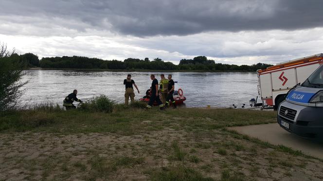 Znaleziono zwłoki nad Wisłą w Grudziądzu. Trwa akcja policji i straży pożarnej