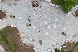 Życie w Architekturze 2025. Projekt zagospodarowania skweru z Pomnikiem Żołnierzy Niezłomnych we Wrocławiu. ARCHIGLASS & ISBA GRUPA PROJEKTOWA & A+F PROJEKTOWANIE PRZESTRZENI