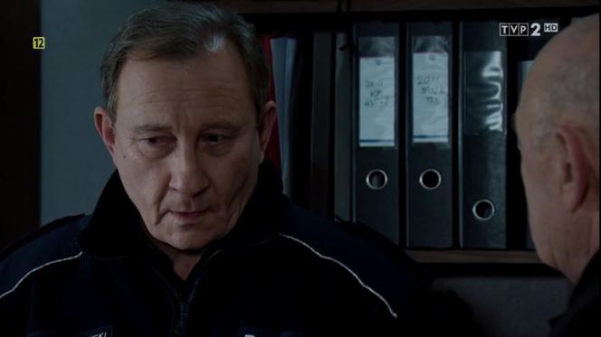 M jak miłość, odc. 1441. Staszek (Sławomir Holland), ksiadz (Maciej Damięcki)