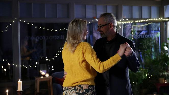 M jak miłość, odc. 1502. Adam Werner (Jacek Kopczyński), Agata (Katarzyna Kwiatkowska)