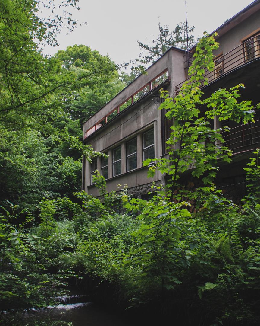 Modernizm w Ustroniu - co zwiedzić? Zdjęcia socmodernistycznych budynków