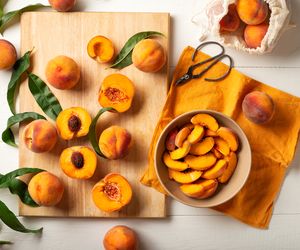 Brzoskwinie na talerzu – 19 obłędnych przepisów, które odmienią twoje menu