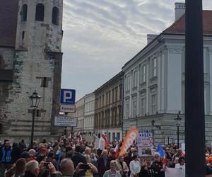 Przez Kraków przeszedł marsz solidaryzujący z warszawskim Marszem Miliona Serc