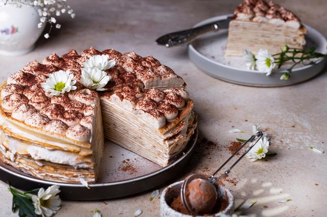 Naleśnikowy sernik TIRAMISU bez pieczenia: łatwy przepis na efektowne ciasto