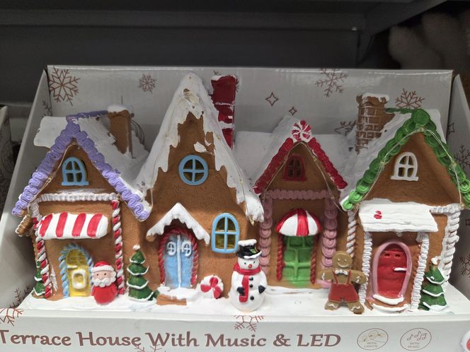 Lato się kończy, a w sklepach już święta Bożego Narodzenia. Klienci w szoku. "To przesada!"