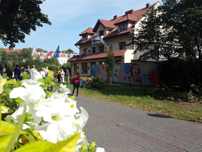 Leszno ma kolejny mural. Powstał na murze naprzeciwko I LO