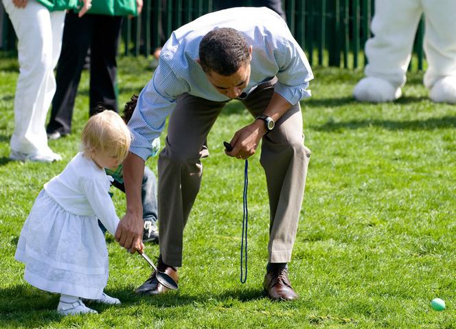 Barack Obama toczy jaja w Białym Domu 