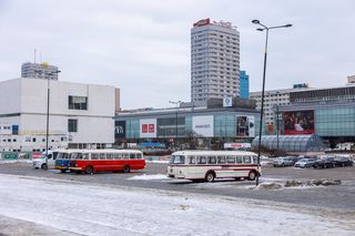 Zamiast parkingu na pl. Defilad będzie zieleń. A miały tu stanąć budynki