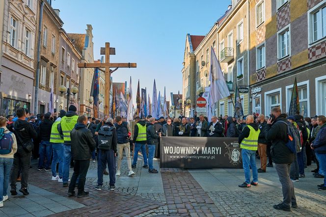 Wojownicy Maryi przeszli ulicami Olsztyna