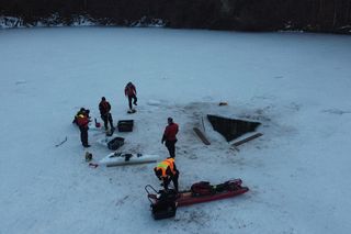 Na rzekach pojawił się lód brzegowy i śryż. Służby ostrzegają