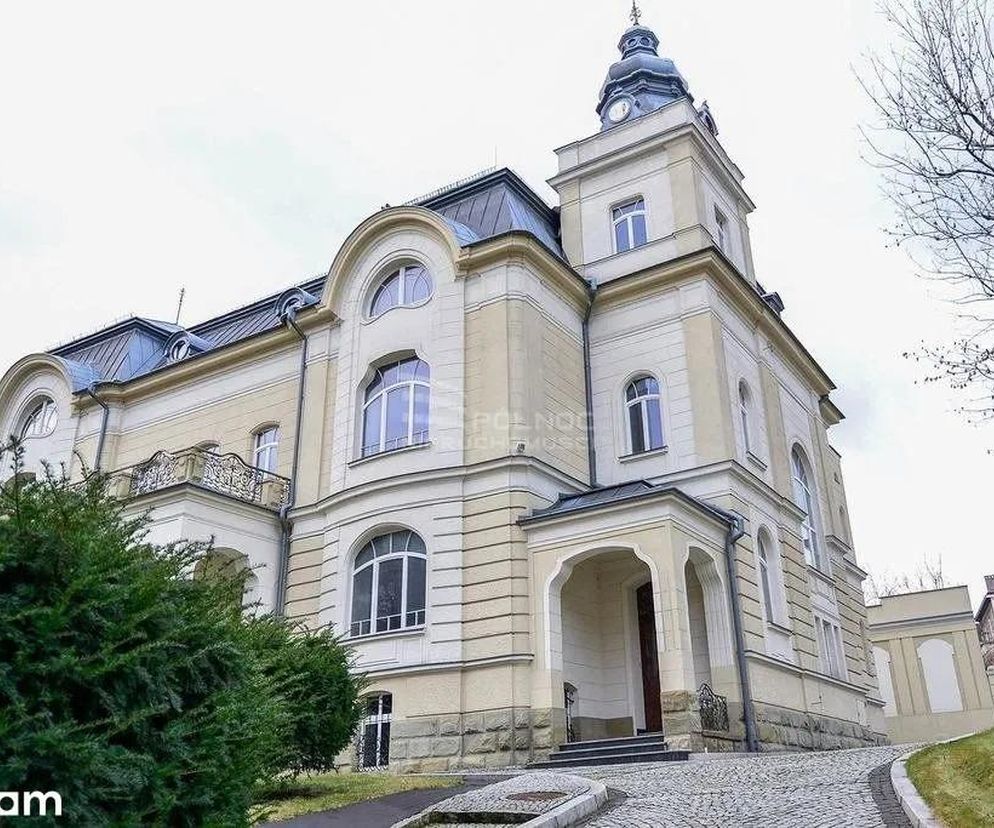 Przepiękna willa Schneidera z Bielska-Białej wystawiona na sprzedaż. Wnętrza oszałamiają. Cena również