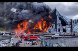 Wielki pożar na scenie głównej popularnego festiwalu. Trwa akcja gaśnicza [ZDJĘCIA]