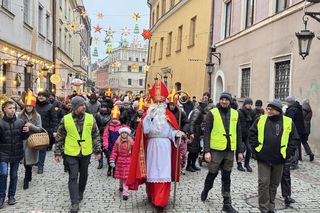 Lublin - ulicami miasta przeszedł Orszak Świętego Mikołaja [AUDIO]