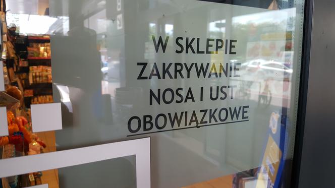 Bydgoszcz. Strażnicy miejscy jeżdżą komunikacją miejską. Sprawdzają, czy pasażerowie mają maseczki