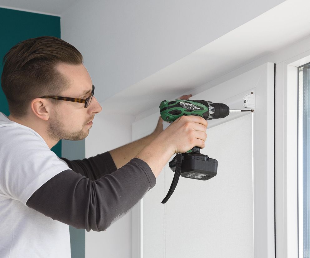 Ile kosztuje montaż rolet wewnętrznych 2026? Porównanie aktualnych cen