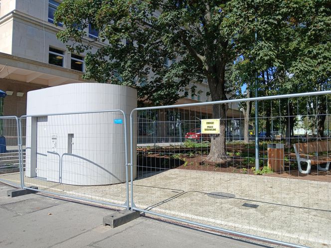 Skwer Gwary Warszawskiej pod koniec modernizacji