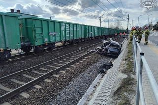 Groźny wypadek w Częstochowie. Pociąg zderzył się z samochodem osobowym