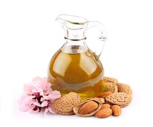 Olejek migdałowy. Zastosowanie, właściwości olejku ze słodkich migdałów