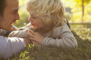 6 zdań, które każdy chłopiec powinien usłyszeć od ojca. Ostatnie jest szczególnie ważne