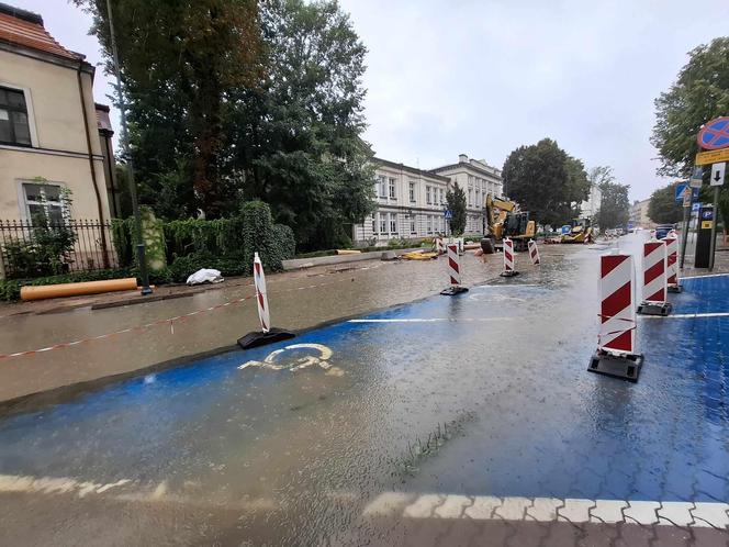 Kalisz/Ostrów. Intensywne opady deszczu. Strażacy otrzymują kolejne zgłoszenia