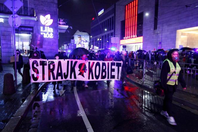 Strajk kobiet we Wrocławiu. Orbraźliwe hasła w trakcie święta. Wypier***ać 