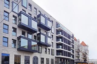 Nowa Kurkowa we Wrocławiu - zdjęcia elewacji i wnętrz budynku w trakcie prac wykończeniowych