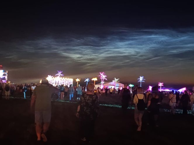 Obłoki srebrzyste nad polem Open'er Festival 2025 