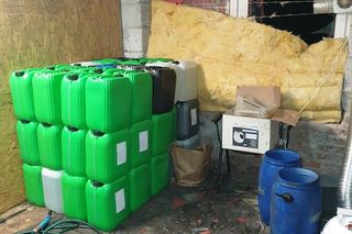 Policja zlikwidowała nielegalną fabrykę pod Słupskiem