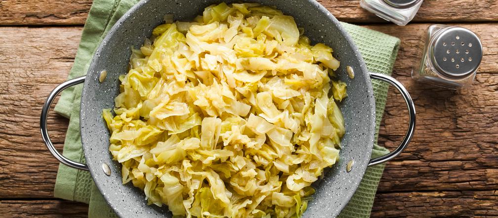 Kapusta na ciepło: przepis na kapustę pieczoną z miodem i musztardą