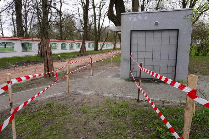 Remont parku Planty. Nie było dostępu do słynnej białostockiej toalety